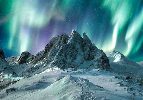 Snowy Mountains With Northern Lights Mural Tenstickers