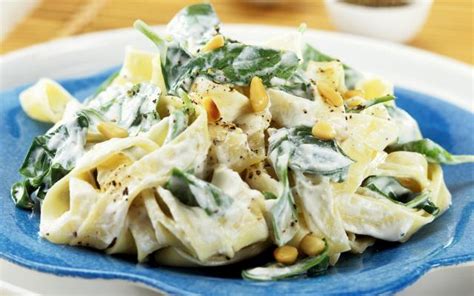 Fettuccine met ricotta spinazie en pijnboompitten