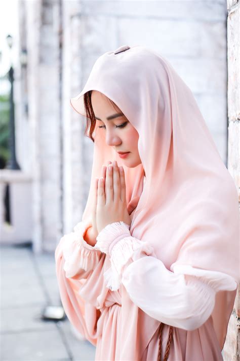 Từ nhỏ, cô luôn ý thức được việc phải mạnh mẽ và tự lập để đỡ đần ba mẹ lớn tuổi. Ca sĩ Vy Oanh: Khi thu âm và quay MV cho album này, tôi ...
