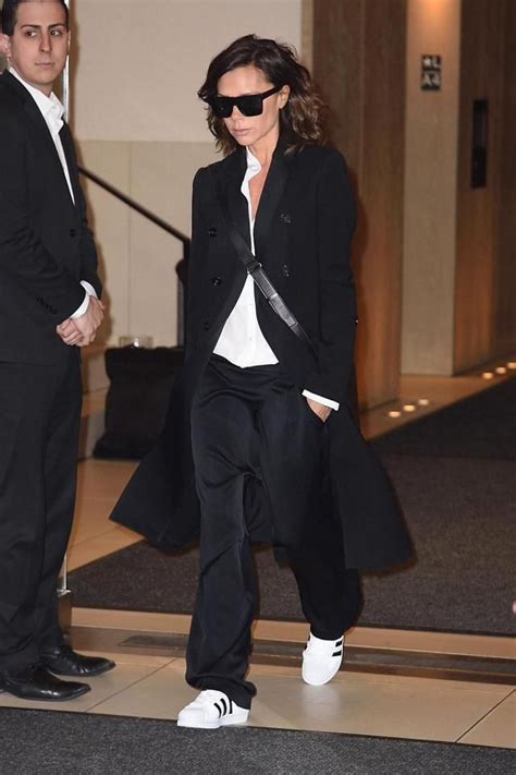 Victoria Beckham Steps Out In New York Amid Hubby David S Email Scandal