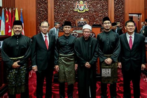Dewan negara merupakan salah satu daripada dua dewan dalam parlimen, satu laginya dikenali sebagai dewan rakyat. 'Kami harapkan doa rakyat Malaysia untuk bina negara ...