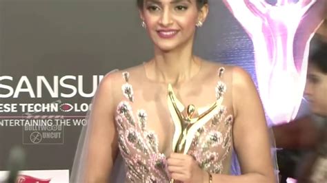 Sonam Kapoor Hot Show At Sansui Colors Stardust Awards 2016 Youtube