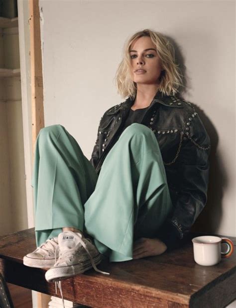 15 Pictures Of The Fit And Pretty Margot Robbie
