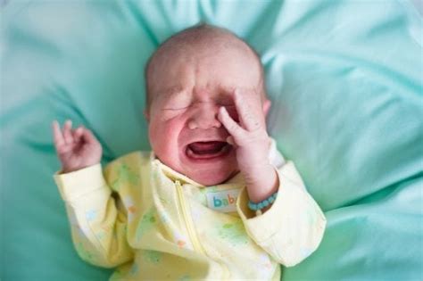 ¿por Qué Los Bebes Se Despiertan Llorando De Repente — Eres Mamá