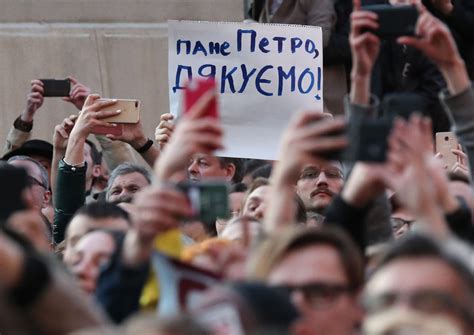 How Ukraines New President Broke Down A Historic Divide The Washington Post