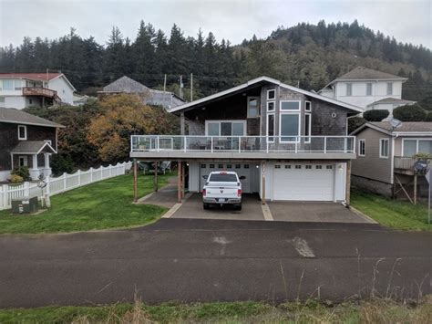 Another One Of The Vacation Homes Along Tillamook Bay In Garibaldi Or