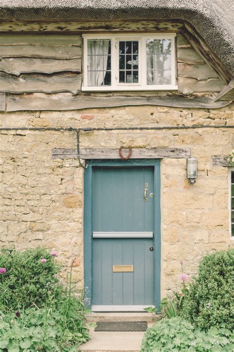 Blue Cottage Door In The Cotswolds Entouriste