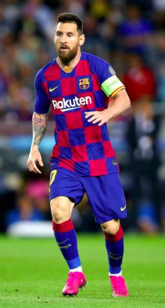 His feet/ shoe size 10 (us). Lionel Messi Height In Feet / Lionel Messi Height Body ...