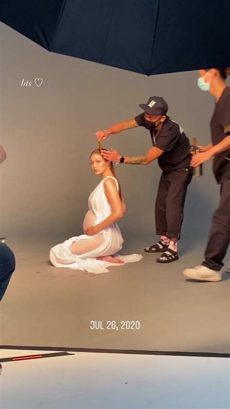 Gigi Hadid Shares Images From Pregnancy Photo Shoot Popsugar Celebrity