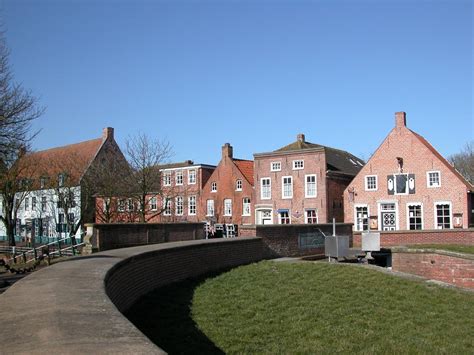 In the charming east frisian fishing village of greetsiel, this charming hotel offers cozy accommodations within a lovingly restored historic building dating back to 1696. HOTEL HOHES HAUS (Greetsiel, Duitsland) - foto's, reviews ...