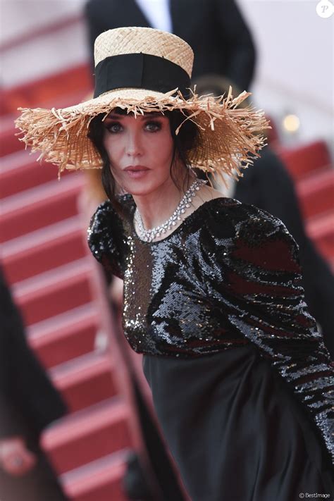 Interview de isabelle adjani par mademoiselle agnès dans l'émission cannes 2019 autour de l'actualité du 72ème festival de #cannes2019toutes les vidéos sur. Isabelle Adjani à la première du film La belle époque lors ...