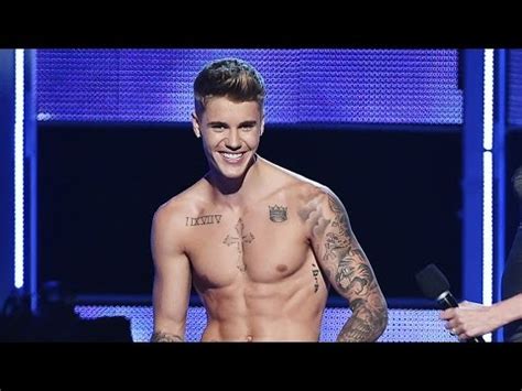 Justin Bieber Strips Gets Booed At At Fashion Rocks NYFW YouTube