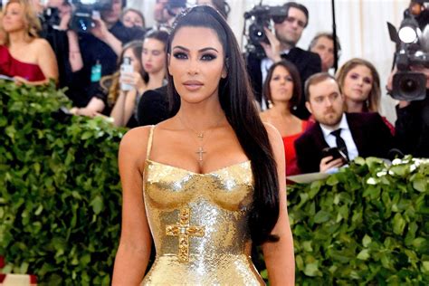 Kim Kardashian To Be Honored With The Cfdas Influencer Award Paper
