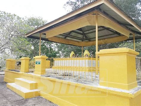 Sultan muhammad syah juga dikenal sebagai sultan mahmud riayat syah merupakan raja ke delapan sekaligus raja terakhir kesultanan melaka. Makam Sultan Melaka di Pagoh