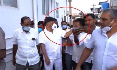 Congress Leader DK Shivakumar Loses Cool Slaps Party Worker NewsTrack Hindi