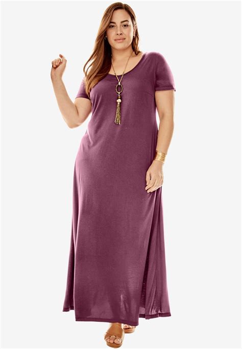 This Elegant Maxi Dress Gives You An Instantly Feminine Look With The