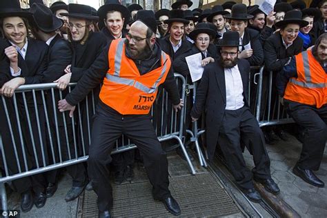 Thousands Of Orthodox Jews Swarm Nyc Streets To Protest Israels Draft