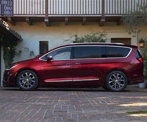 Several months ago, we test drove a 2012 chrysler town & country. 2020 Chrysler Town and Country Minivan Redesign, Specs ...