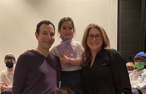 Akivas Siddur Ceremony Builds Meaningful Connections For Students