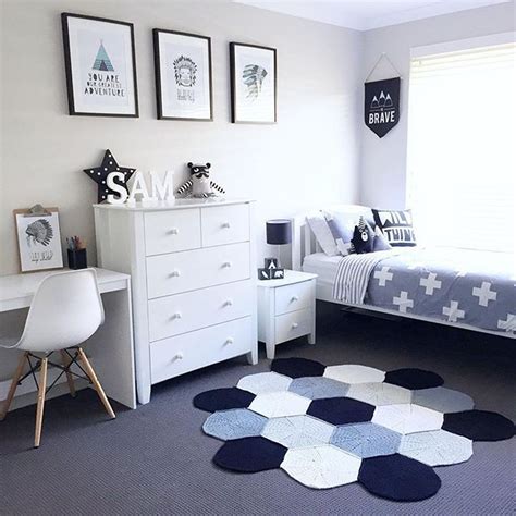 Little accent on the cabinet's handle and bed cover with sky blue color build a perfect cohesive look with the wall. 20+ Elegant Boys Bedroom Ideas That You Must Try - TRENDEDECOR