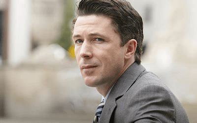 This page is devoted to a talented and immensely hot irish actor. female gazing at: Aidan Gillen | FlickFilosopher.com