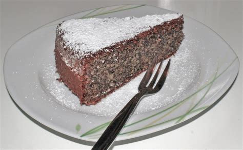 Mit den knackigen haselnüssen in dem saftigen möhrenkuchen erhält der kuchen eine schöne konsistenz. Nuss-Mohn-Kuchen - Rezept | GuteKueche.at