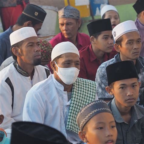 Kewajiban sholat baru gugur pantun tentang sholat subuh. Sholat Idul Adha di Masa Pendemi Covid 19 ...