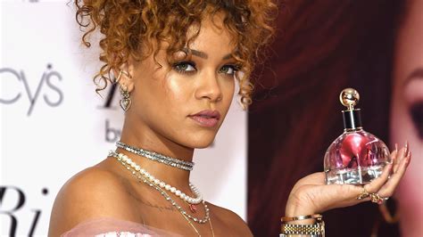 El Perfume De Rihanna Que Te Hará Oler Al Mismísimo Paraíso Glamour