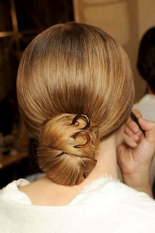 Trendy Ways To Wear Your Hair Up In Becomegorgeous Com