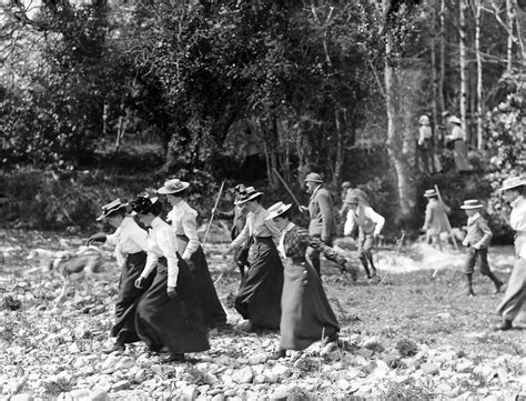 16 Amazing Pictures Show Early Sporting Life In Ireland ~ Vintage Everyday