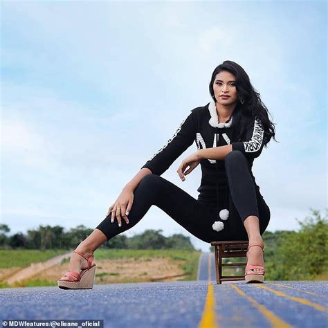 Seven Foot Tall Model Named Brazils Tallest Woman Is Married To A