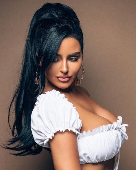 abigail ratchford s sexy big boobs and other celebrities in a weekly instagram twitter roundup