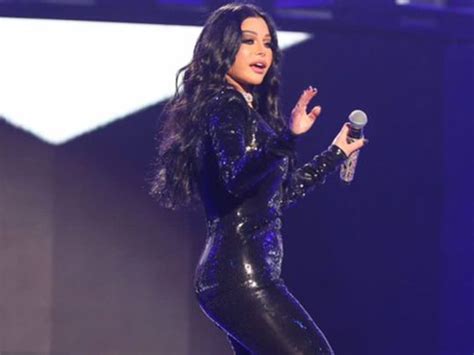 Watch Video Lebanese Celebrity Haifa Wehbe In First Saudi Concert