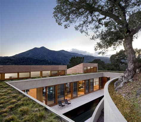 15 Hillside Homes That Know How To Embrace The Landscape