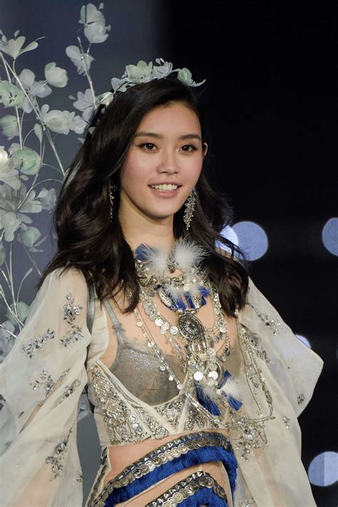 ming xi 2017 victorias secret fashion show runway 12 gotceleb
