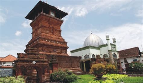 Perkembangan islam di indonesia jika dilihat dari ajarannya memiliki ciri tertentu dengan corak budaya lokal. Contoh Soal PAI Kelas 12 (Sejarah Perkembangan Islam di ...