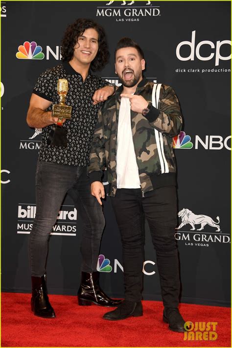 Dan Shay Perform Speechless With Tori Kelly At Billboard Music