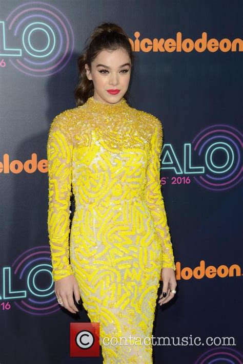 Hailee Steinfeld Nickelodeon Halo Awards 2016 21 Pictures