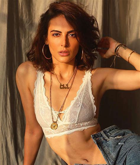 Bikini Clad Mandana Karimi Gets Trolled For Posting Video During Ramzan