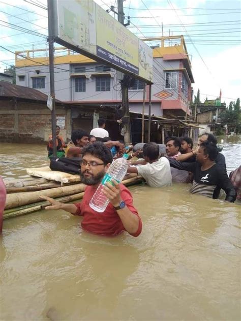 Assam Floods Silchar Faced Worst Situation People Faced Challendges To Do Last Rites Of Their
