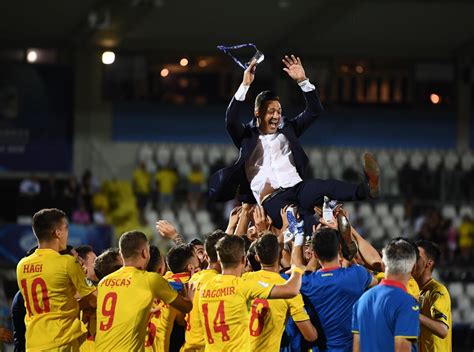Mircea lucescu, attuale mister della dinamo kiev, ha parlato al giornale polacco sportowe fakty rivelando un aneddoto sul bomber del bayern monaco robert lewandowski. Ofertă INCREDIBILĂ pentru Mirel Rădoi după EURO: ''E ...