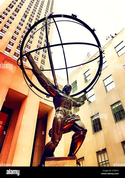 Atlas Holding Up The World Statue Rockefeller Centernyc Stock Photo