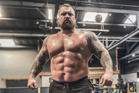 362 Lbs Strongman Eddie Hall Shows Off Giant Body As He Starts Quest