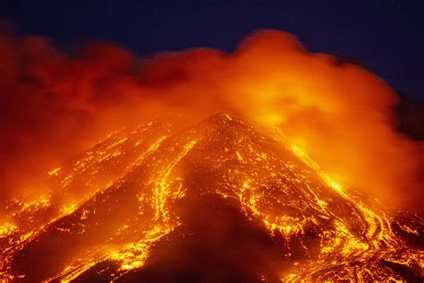 Photos The Eruption Of Mount Etna In Italy