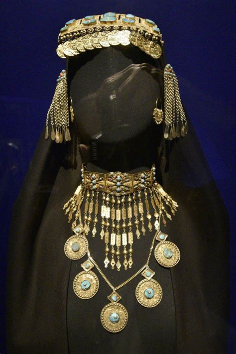 Saudi Arabian Gold And Turquoise Jewelry From The Najd Region Arabic Jewelry Abayas Fashion