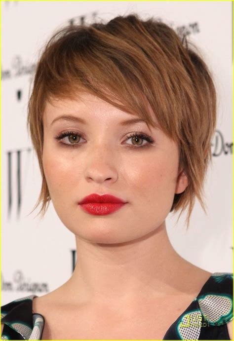 2024 Popular Shaggy Pixie Haircut For Round Face