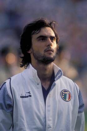 Helden legenden fussball fußballstadien fußballspieler roberto baggio. Giuseppe Giannini 1988 - zdjęcia | obrazy imago in 2020 ...