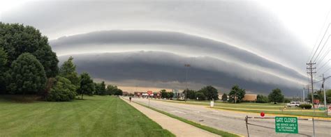 A Wicked Looking Shelf Cloud Is Rolling Through Kentucky And Ohio