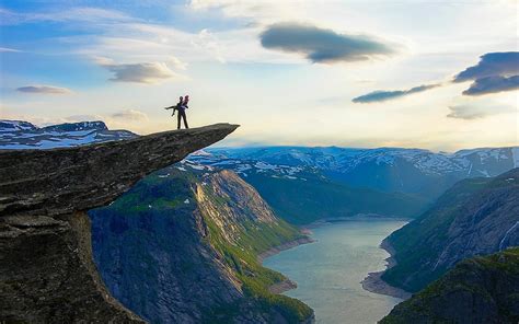 Trolltunga Mountain In Norway Wallpaper Trolltunga 2560x1600