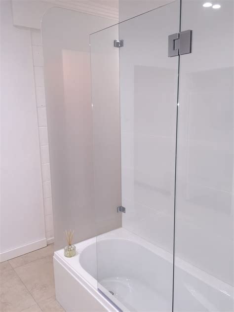 Pivot Bath Panel Shower Screen With Frosted End Panel Contemporary